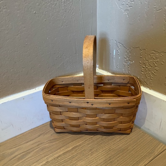 Longaberger Handled Basket - Picture 1 of 6